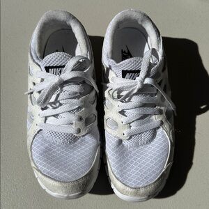 NIKE Free Run 2 SIZE: 6(Women 7.5)
